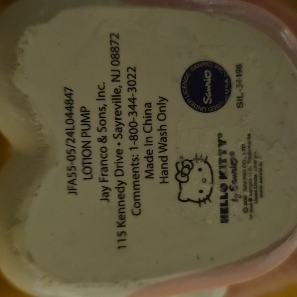 Hello Kitty Ceramic Soap or Lotion Dispenser - Picture 5 of 5